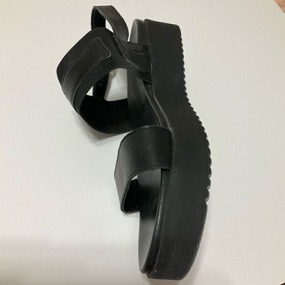 Black Platform Strap Sandals, Size 38/7.5.
Fisherman Sandals - Picture 5 of 12